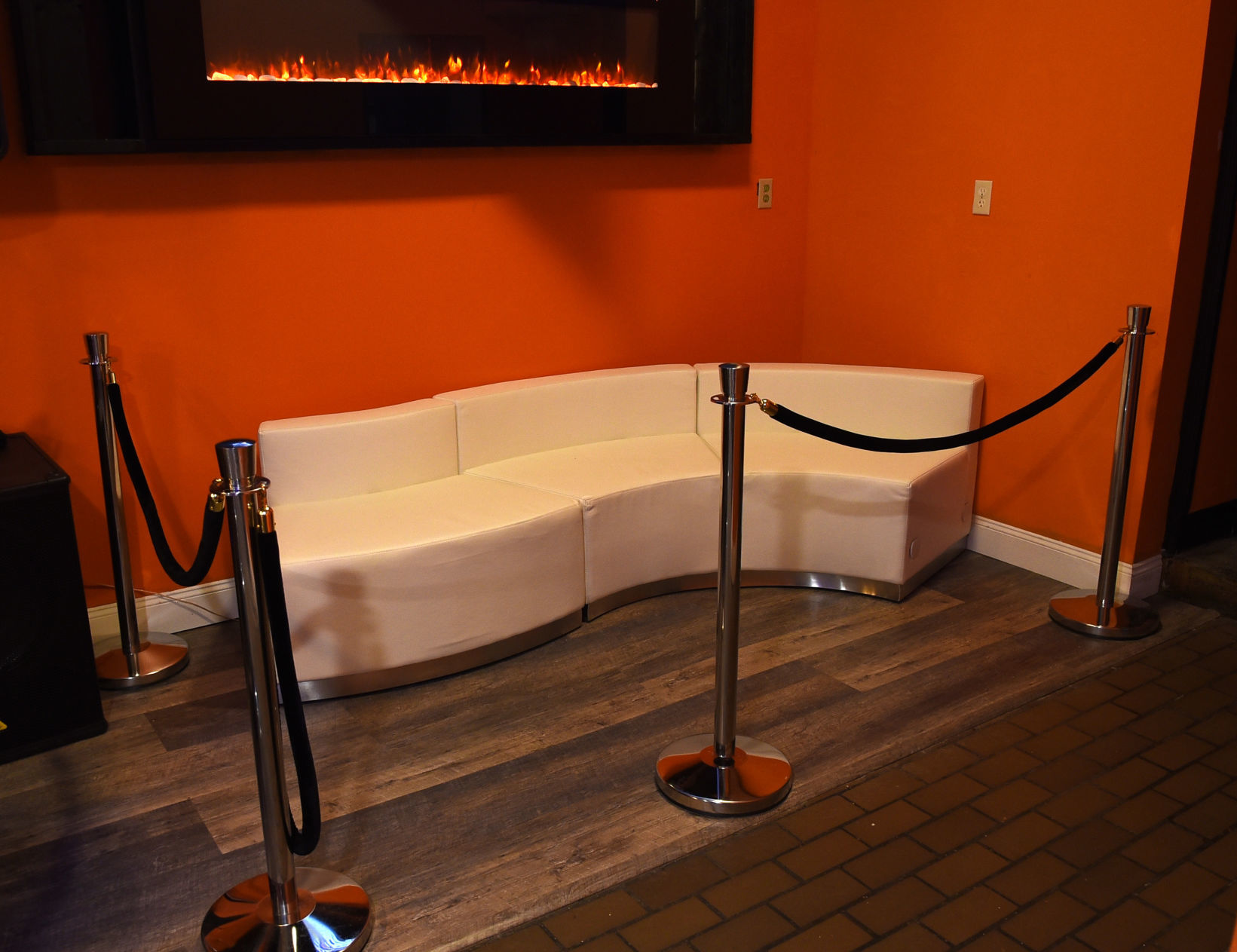 Lavish Lounge 5